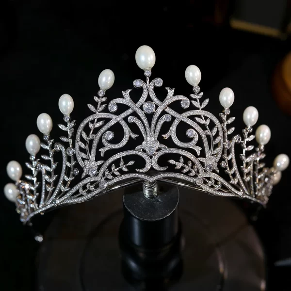 Luxury European Pearl Crown